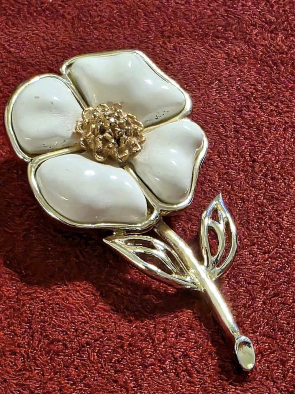 Vintage Signed CORO White Enamel Flower/Dogwood Brooch Pin Gold Tone MMC